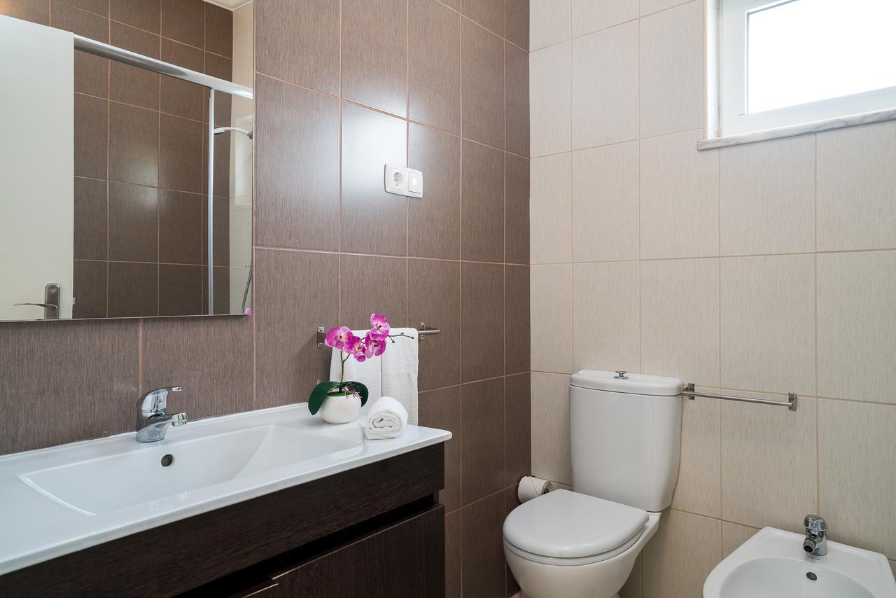 Apartmán T2 Avenida- Frente Mar, Ar-Condicionado, Wifi Quarteira Exteriér fotografie