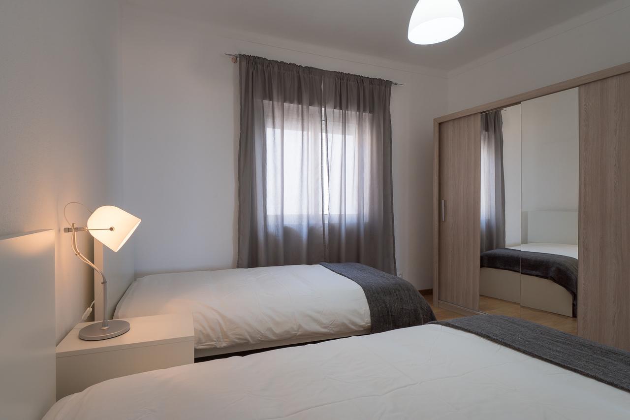 Apartmán T2 Avenida- Frente Mar, Ar-Condicionado, Wifi Quarteira Exteriér fotografie